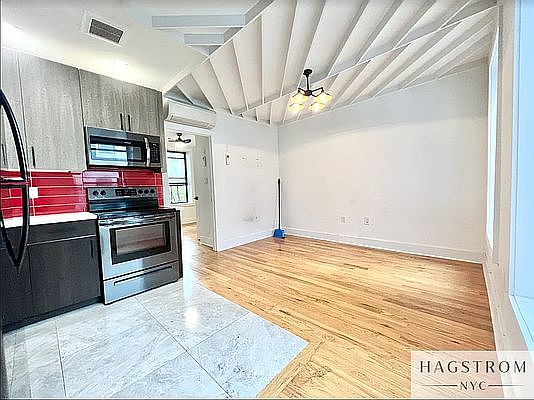 3rd image of 936 De Kalb Ave #302