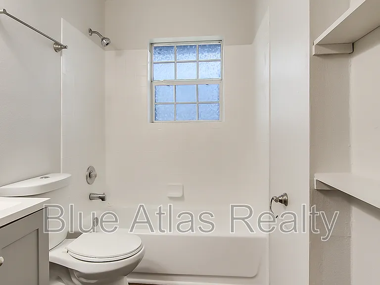 702 Catherine Ln — Photo 14