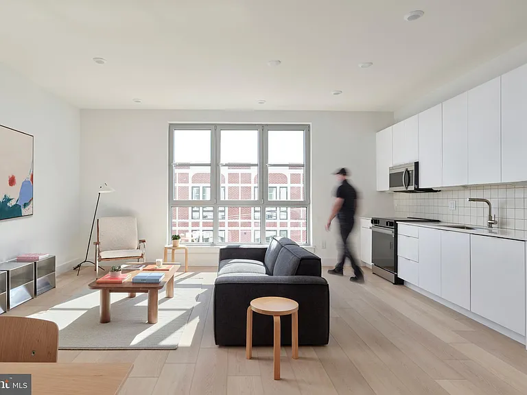 2406 Frankford Ave #8 — Photo 2