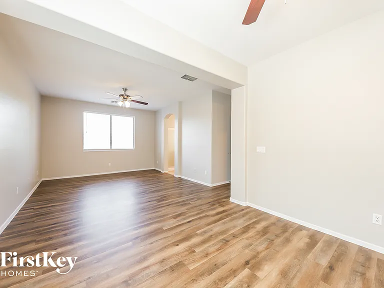 7157 W Kings Ave — Photo 8