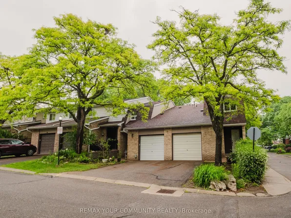 27 Dunkeld Way, Markham, ON L3T 4Y8