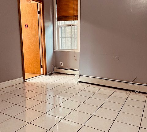 5th image of 160 Saint Pauls Ave APT 1
