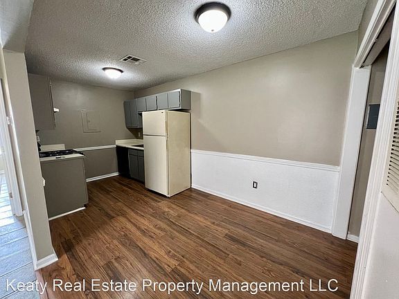 4th image of 302 Vieux Orleans Cir #A