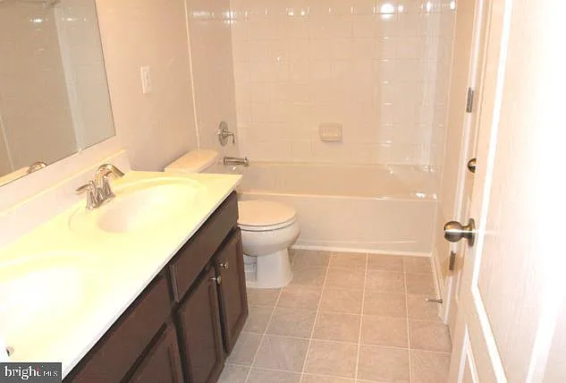 7568 Stonehouse Run Dr — Photo 9