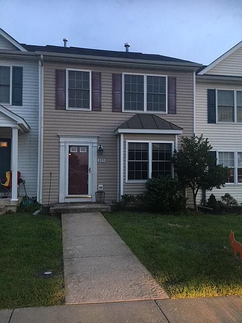 1st image of 205 Aurora Ln