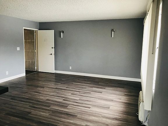 3rd image of 1615 Park Ave