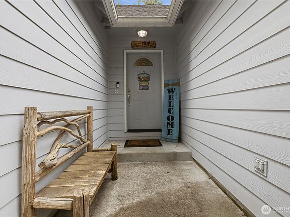 2nd image of 18821 Rampart Drive SE