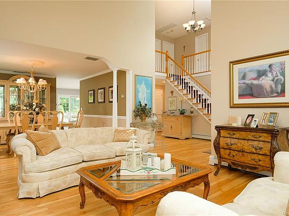 5th image of 2434 Pinetree Pl