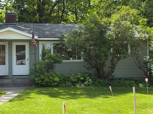 11 Pine Ct, Essex Junction, VT 05452