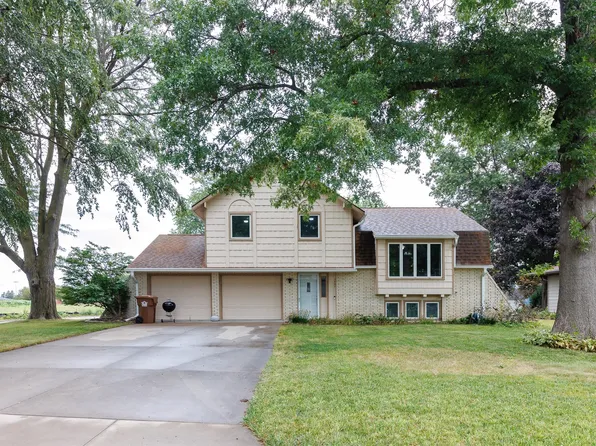 1805 Prince St, Grinnell, IA 50112
