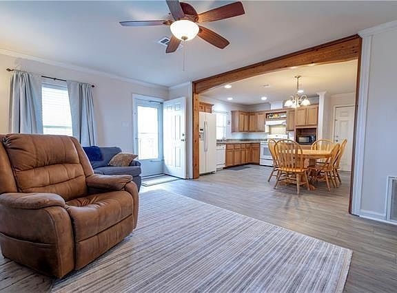 3rd image of 2984-3000 Ridgeway Blvd