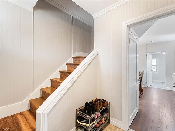 4th image of 54 Weir St S