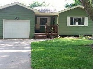 233 Hackberry Dr, Gretna, NE 68028