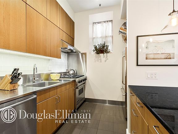 4th image of 125 E 12th St APT 3G