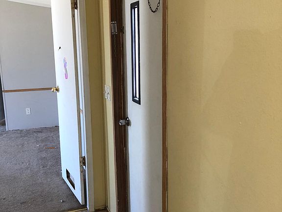 4th image of 3921 NE 33rd Ave