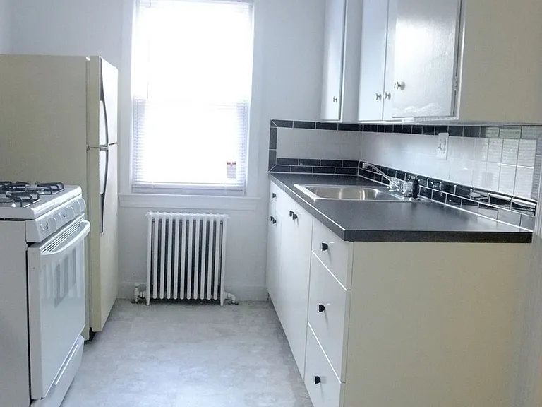 8210 Greenwood Ave — Photo 6