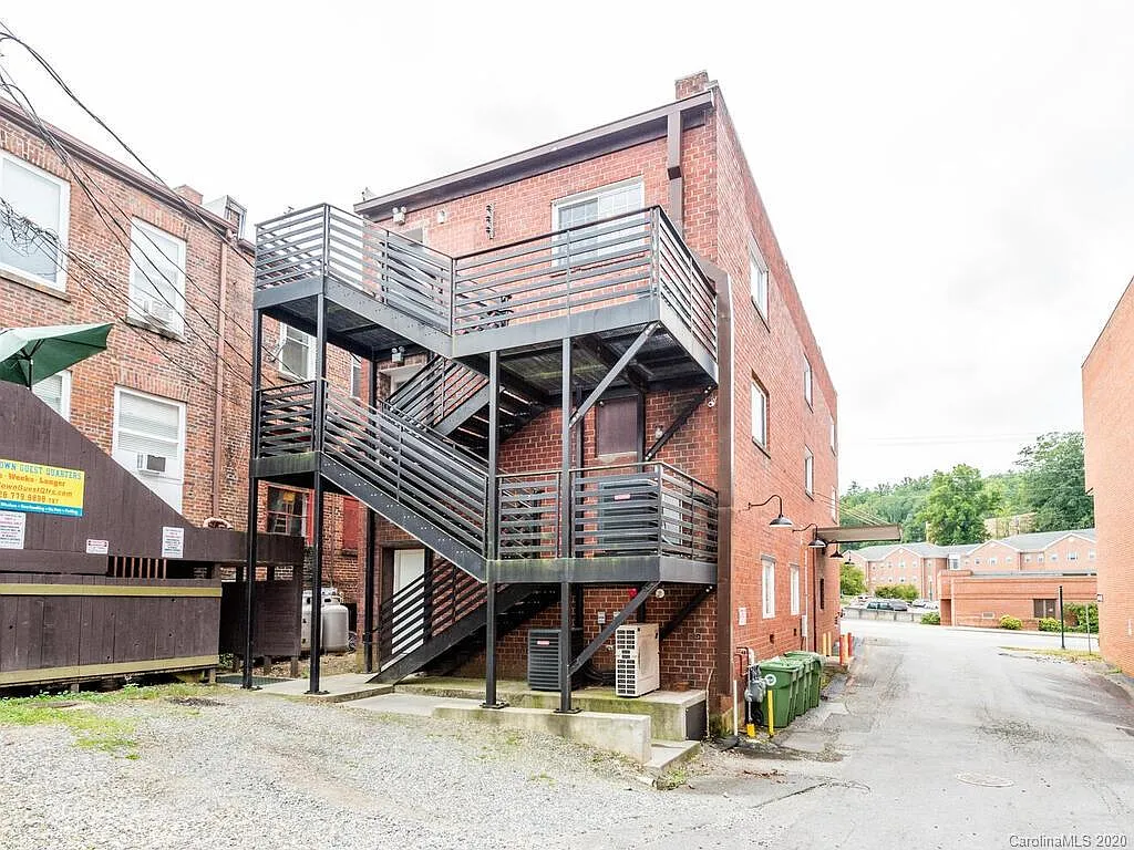 Entrance to apartment - 20 Cascade St #1A