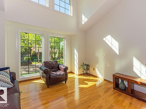 5th image of 31 Windermere Cres