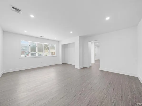 200 Irish Ln, Islip Terrace, NY 11752