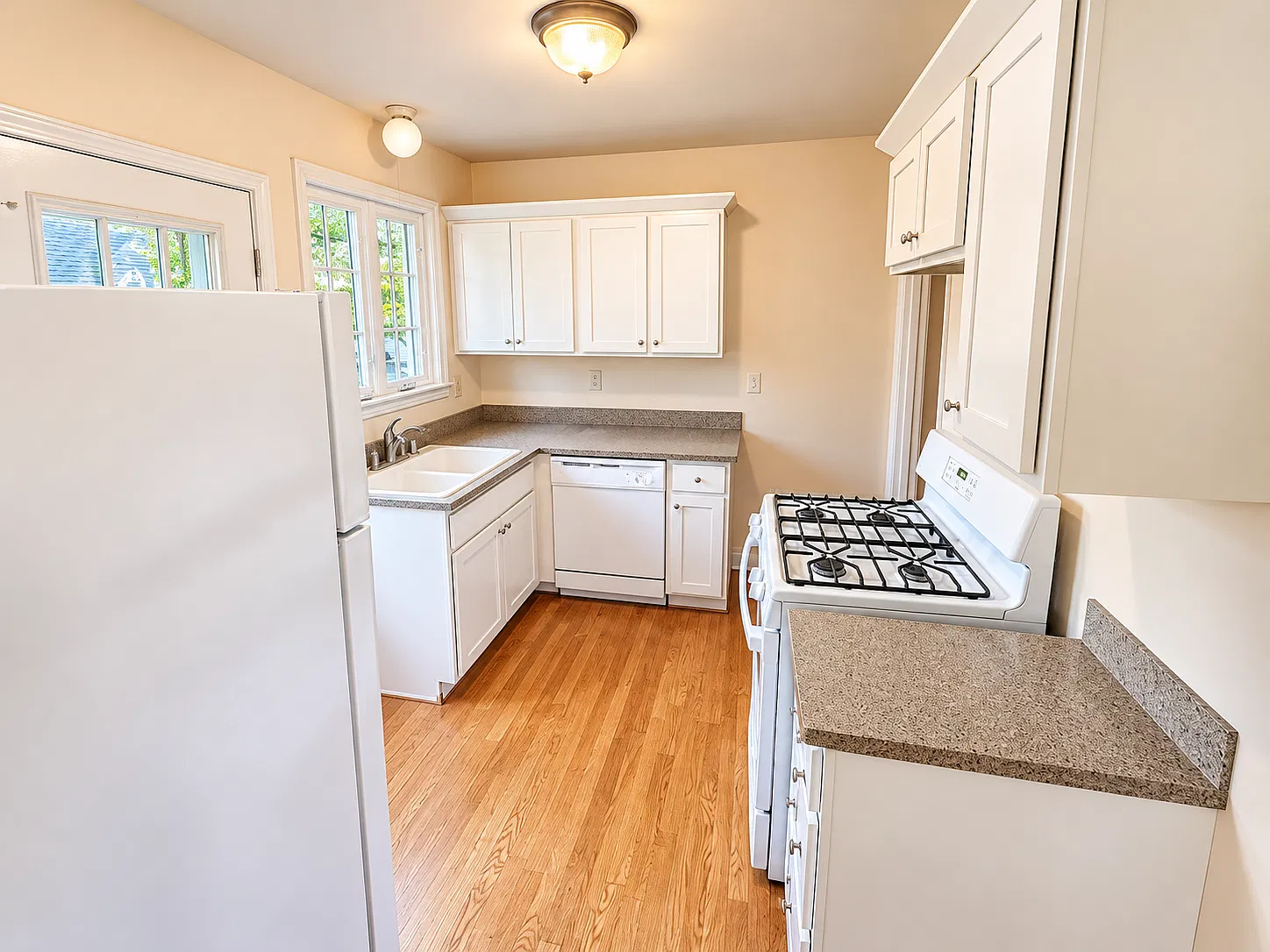 4 bed, 1300 sqft, $2,800 — Photo 3
