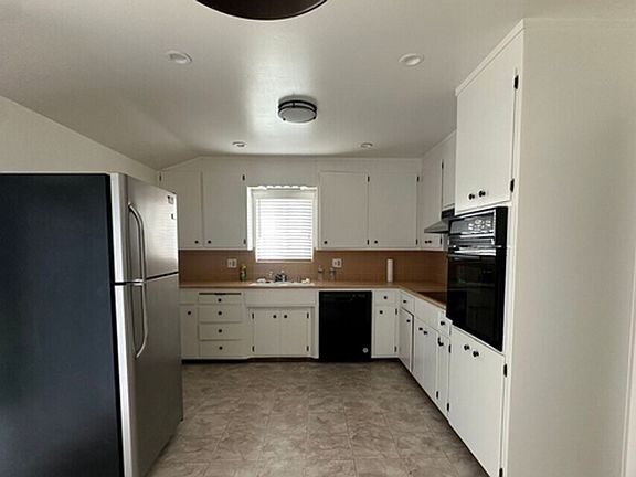 2nd image of 531 Club House Dr