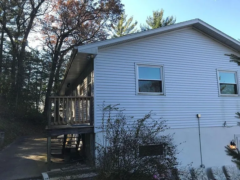 Hillside Triplex — Photo 2