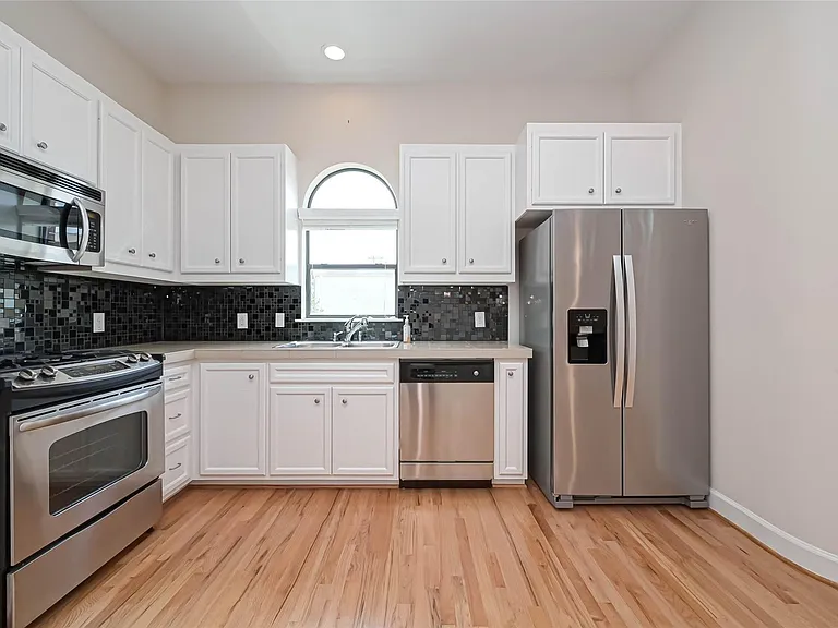 650 Westcross St #85 — Photo 16