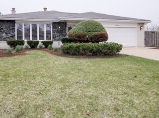 7179 Dexter Rd, Downers Grove, IL 60516