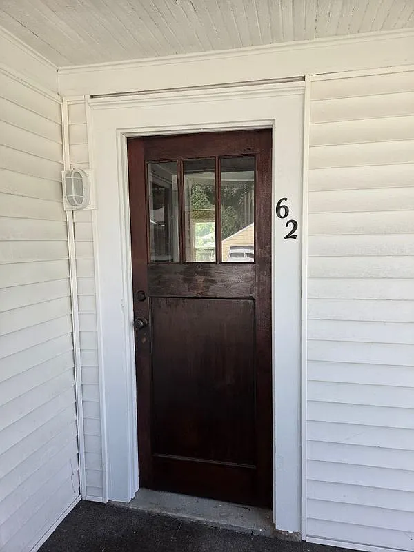 2 bed, 1.0 bath, 1100 sqft, $1,200 — Photo 2