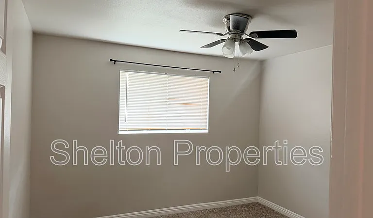 523 E Malibu Dr — Photo 4