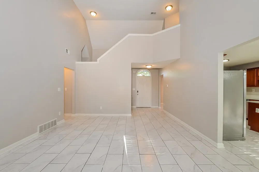 4 bed, 2.5 bath, 2000 sqft, $2,220 — Photo 4