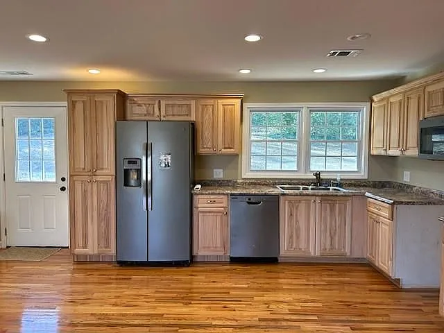207 Cherry Hill Dr — Photo 3