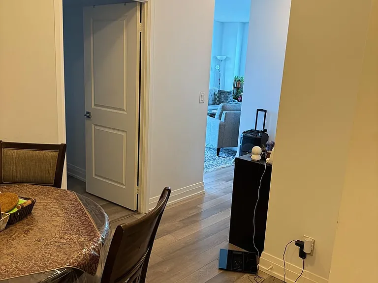 7165 Yonge St #2109 — Photo 4