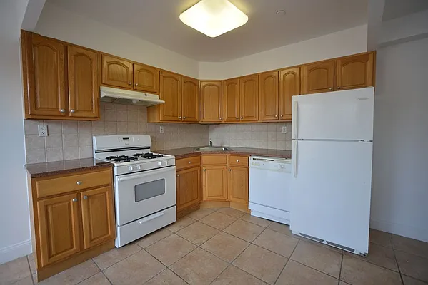 Rented by NY Space Finders Inc. | media 37