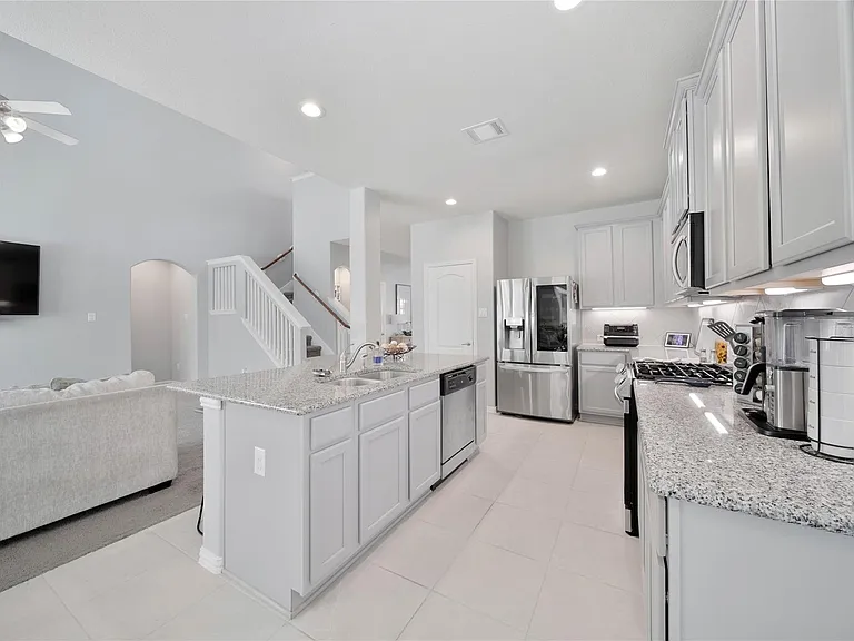 26028 Hasting Ridge Ln — Photo 15