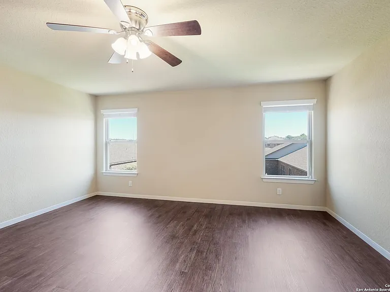 105 Fischer Dr — Photo 7