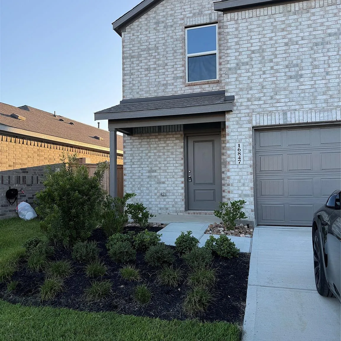 4 bed, 2.5 bath, $2,100 — Photo 2