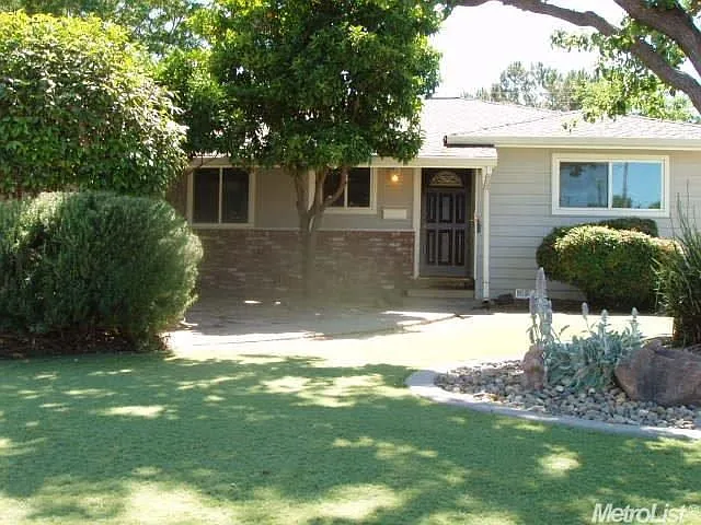 2530 Cordova Ln photo 1