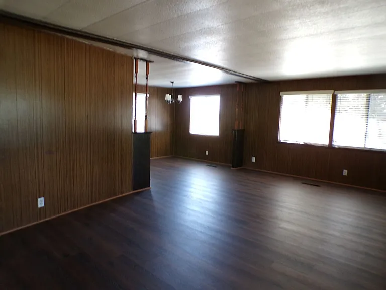 2300 N Hart Rd — Photo 6