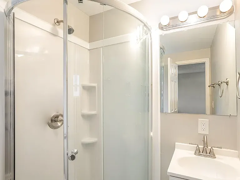 433 Greenwood Dr — Photo 12