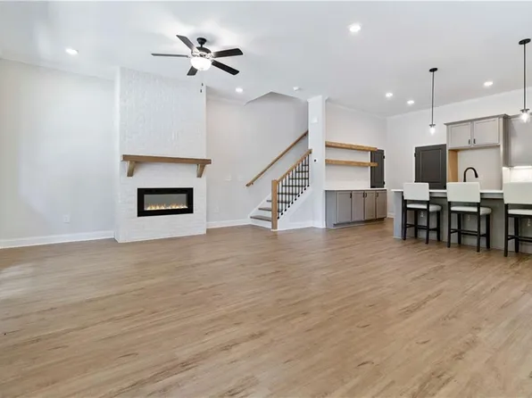 925 Willingham Dr #13, Hapeville, GA 30354
