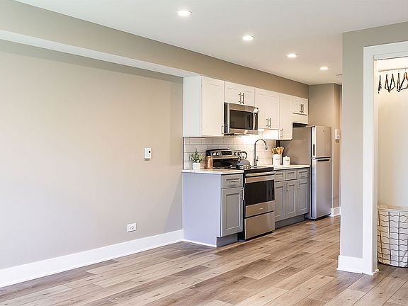 Lakeside Village Kitchen