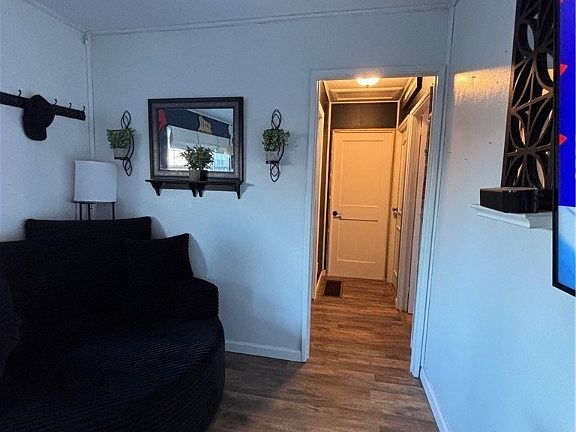 5th image of 34 Coronet Dr