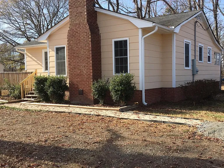 445 Bess Town Rd — Photo 2