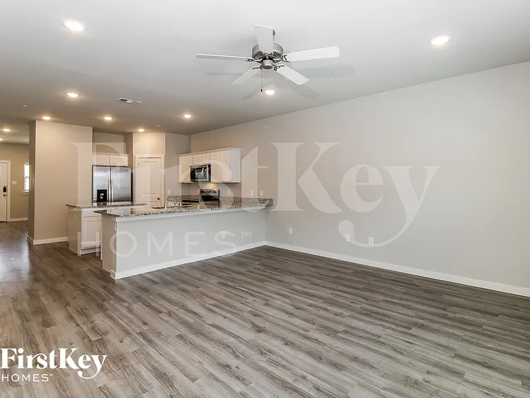 610 Ava Trl — Photo 6