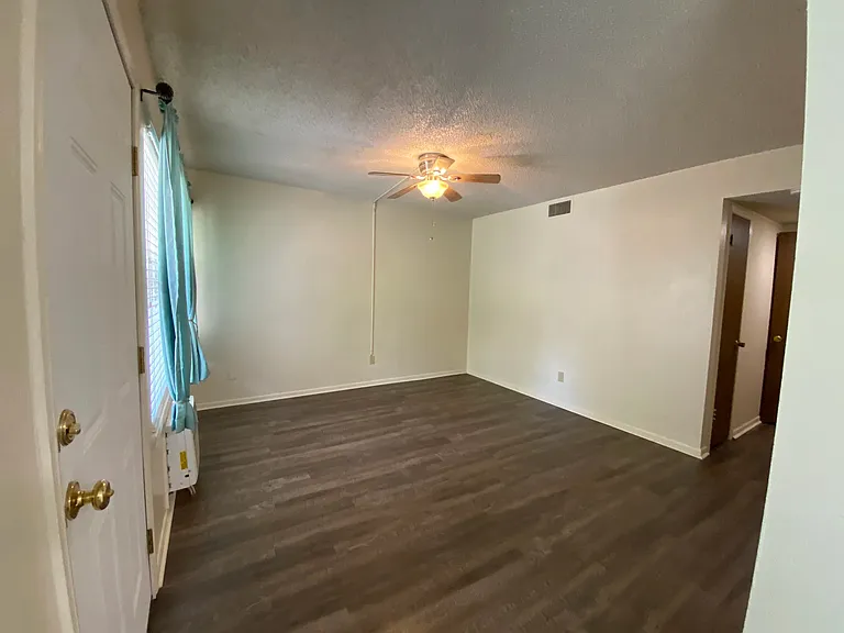 112 Lady Bird Ln #A — Photo 3