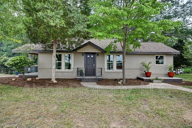 1813 Old Easley Bridge Rd