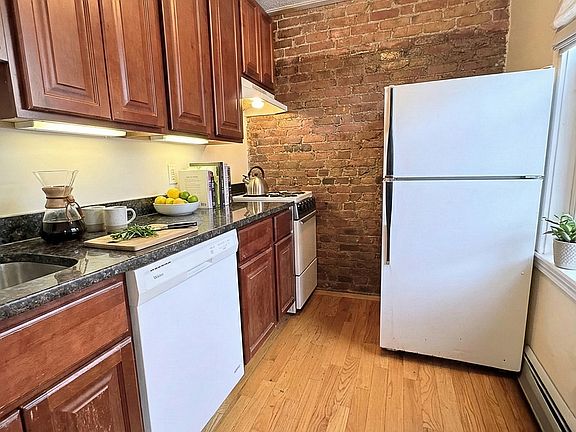 4th image of 48 Cameron St #2