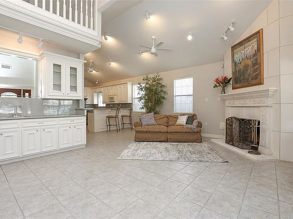 5th image of 507 Reinicke St