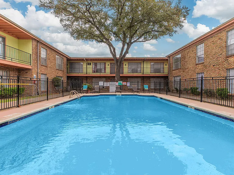 Southern Oaks Apartments — Photo 10